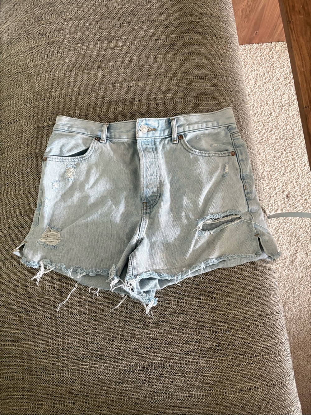 Express Super High Rise Mom Shorts Light Wash Denim Size 8